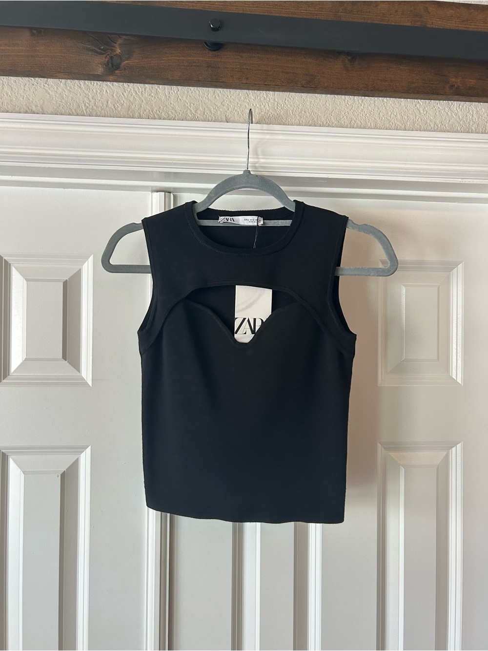 Zara Black Sleeveless Tank with Keyhole Cutout